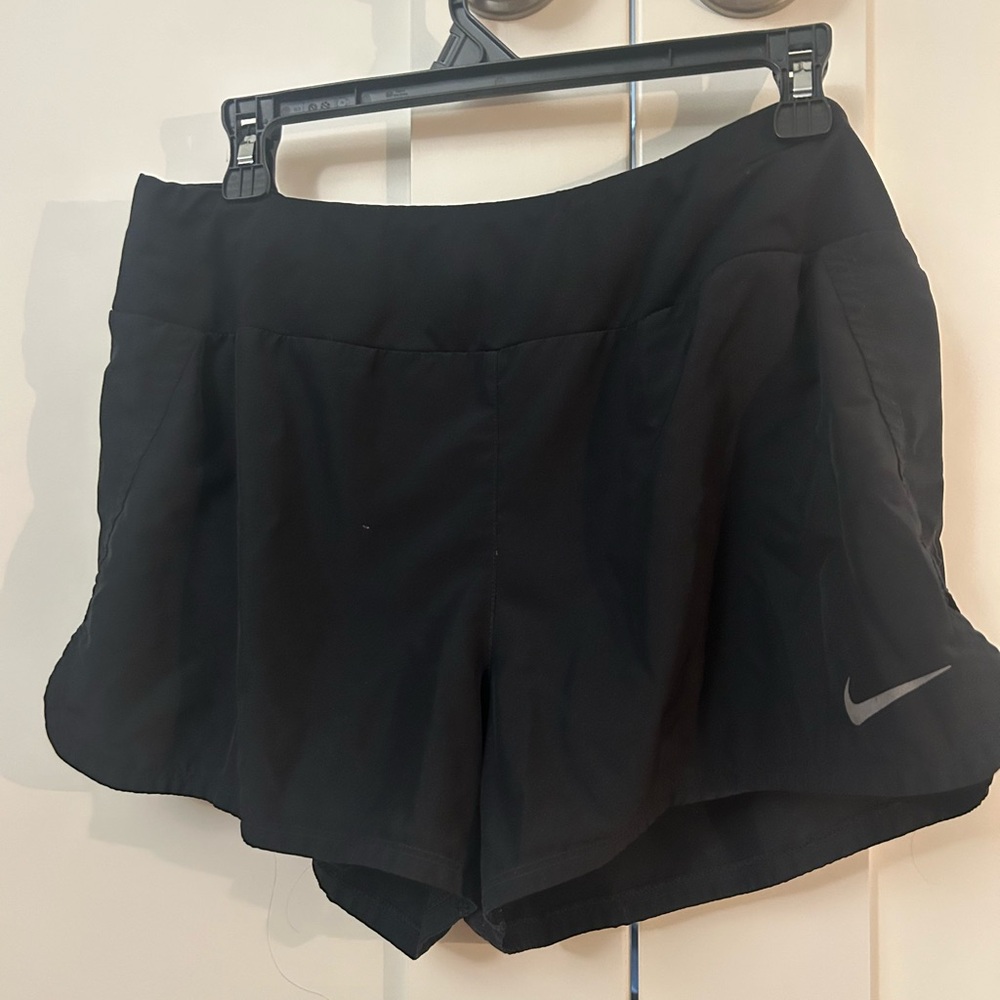 black nike dri fit shorts